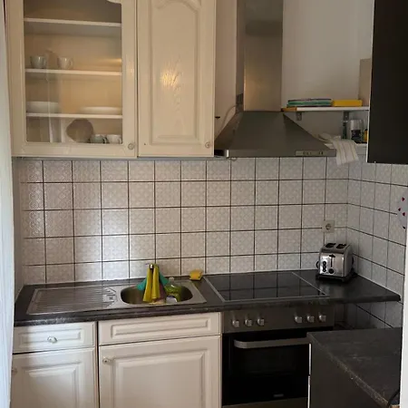 Geräumige Im Erdgeschoss Mit Guter Anbindung Apartment