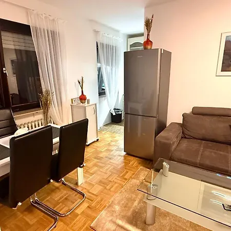 Geräumige Im Erdgeschoss Mit Guter Anbindung Apartment